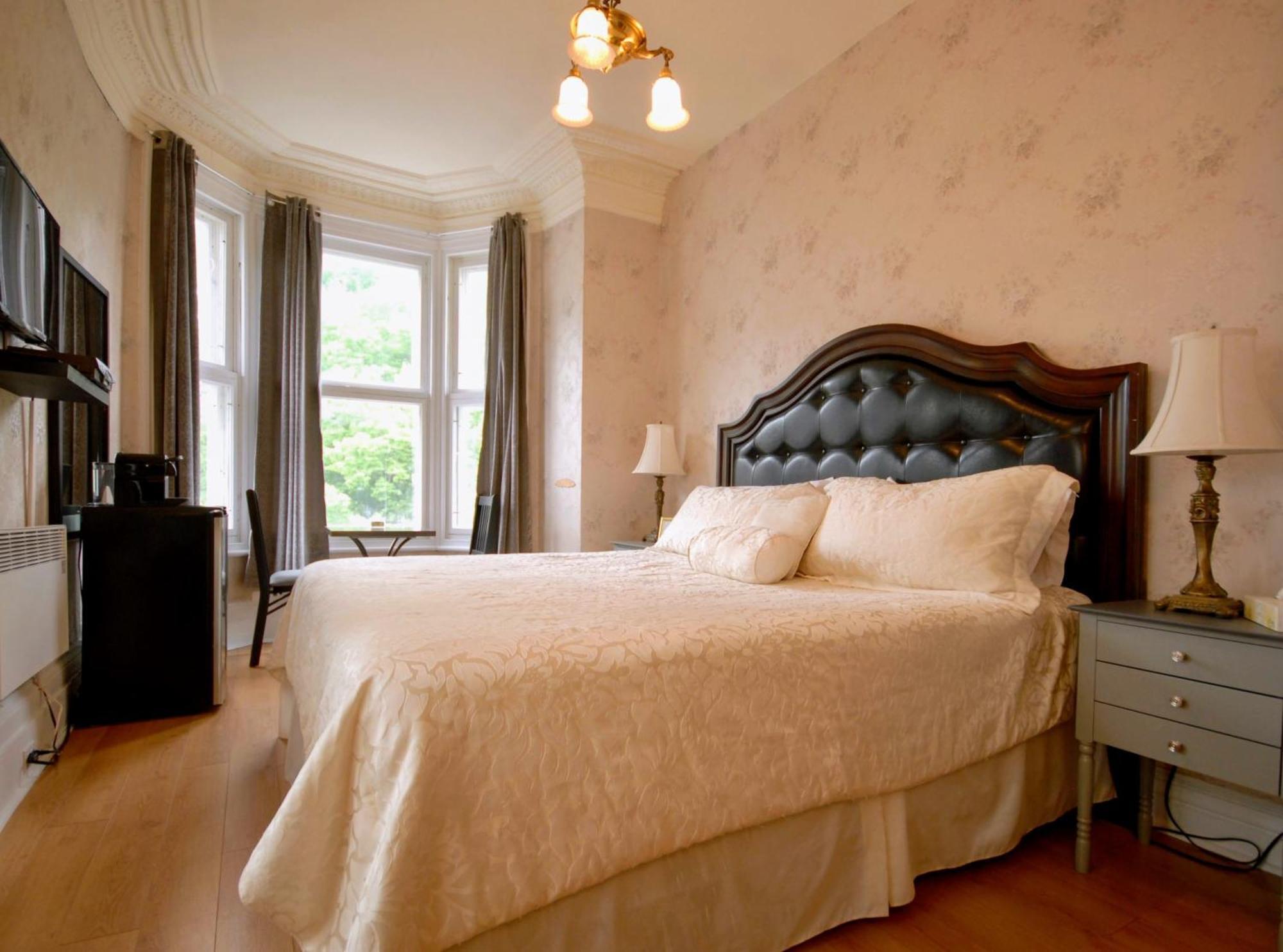 Manoir Sainte Genevieve Hotel 2*